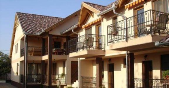 Mediterran Apartman Es Vendeghaz Хайдусобосло Экстерьер фото