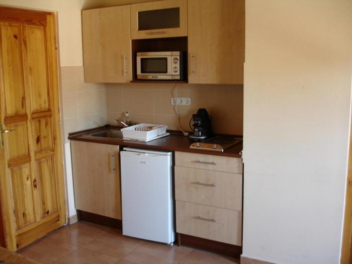 Mediterran Apartman Es Vendeghaz Хайдусобосло Экстерьер фото
