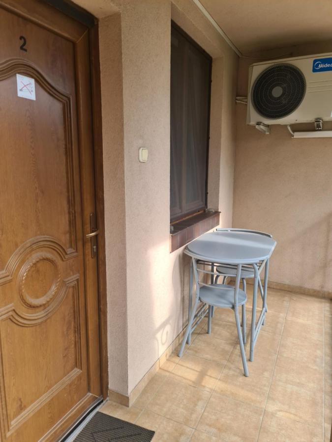 Mediterran Apartman Es Vendeghaz Хайдусобосло Экстерьер фото