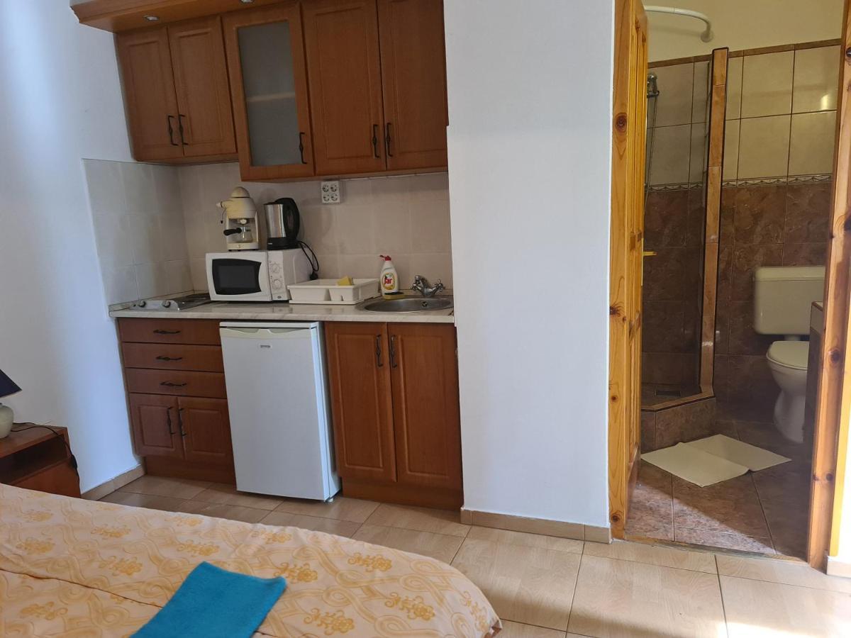 Mediterran Apartman Es Vendeghaz Хайдусобосло Экстерьер фото